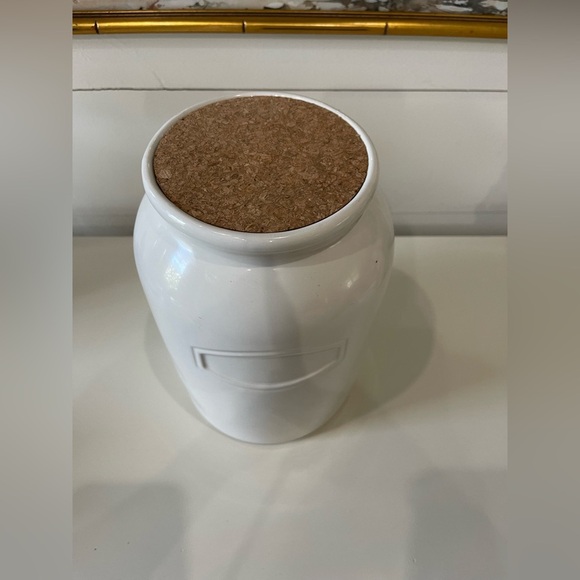 Pottery Barn white Rhodes Stoneware Canister With Cork Lid in new like condition - Picture 2 of 4